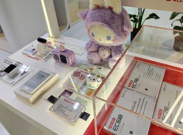 ʮ���ں�С��AI����2026MWC�����ƶ�ͨ�Ŵ�ᣬ����չ�֡��������족Ӳʵ��